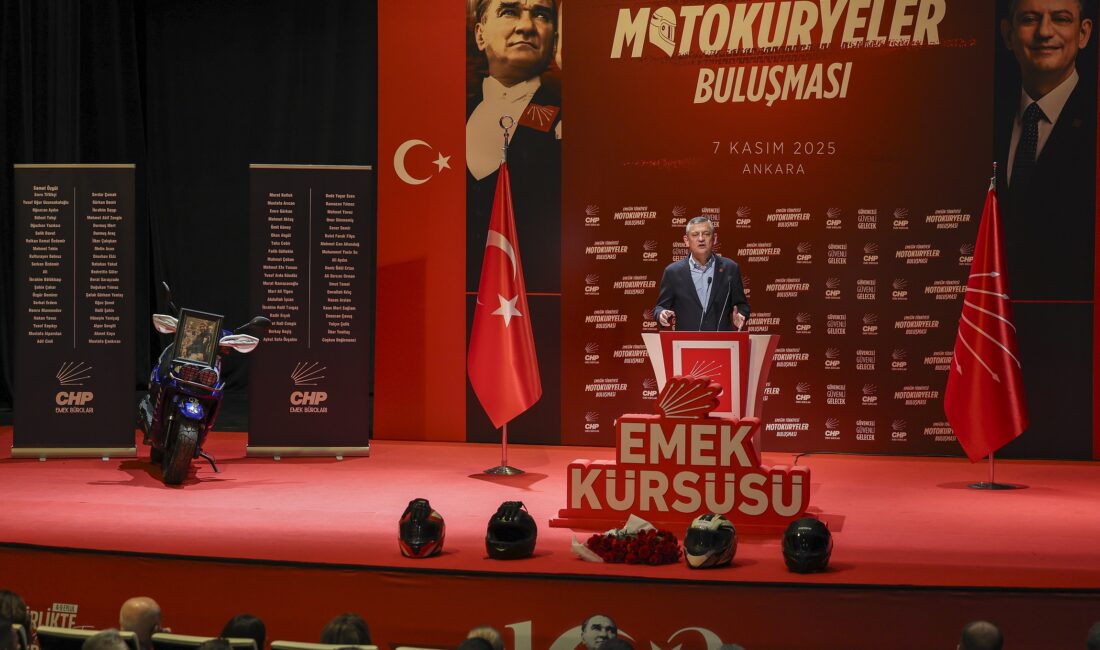 Özgür Özel Emeğin Türkiye’si Motokuryeler Buluşması’nda Motokuryeler Ve Aileleri İle Bir Araya Geldi Özgür Özel Emeğin Türkiye’si Motokuryeler Buluşması’nda Motokuryeler Ve Aileleri İle