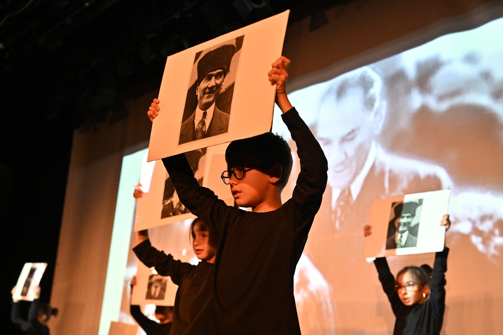 ÇKSM’li Miniklerden Anlamlı Atatürk’ü Anma Programı Manisa Büyükşehir Belediyesi Çocuk