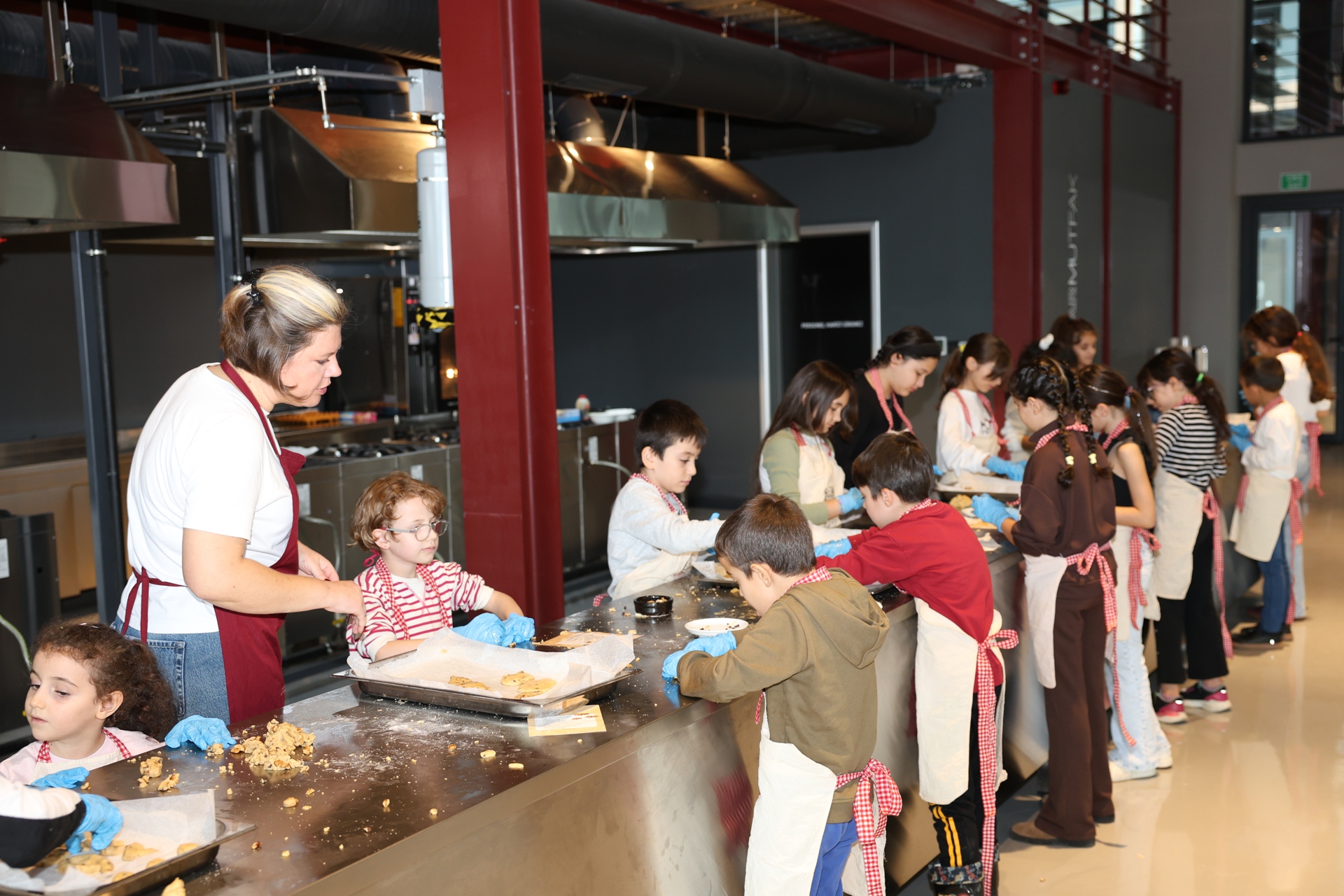 Nilüfer’de Ara Tatil Pancar Deposu’nda Renklendi Nilüfer Belediyesi’nin düzenlediği “Çocuklar