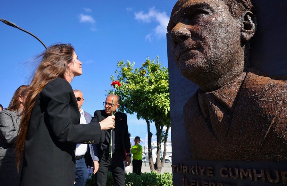 Türkiye Cumhuriyeti’nin kurucusu Ulu Önder Gazi Mustafa Kemal Atatürk, ebediyete