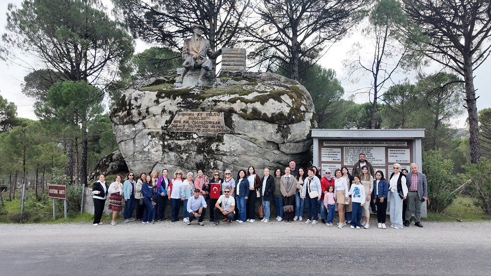 Menderes Belediyesi Öğretmenlerin Gezisini Düzenledi Menderes Belediyesi Öğretmenlerin Gezisini Düzenledi Menderes Belediyesi’nin öğretmenlere Öğretmenler Günü