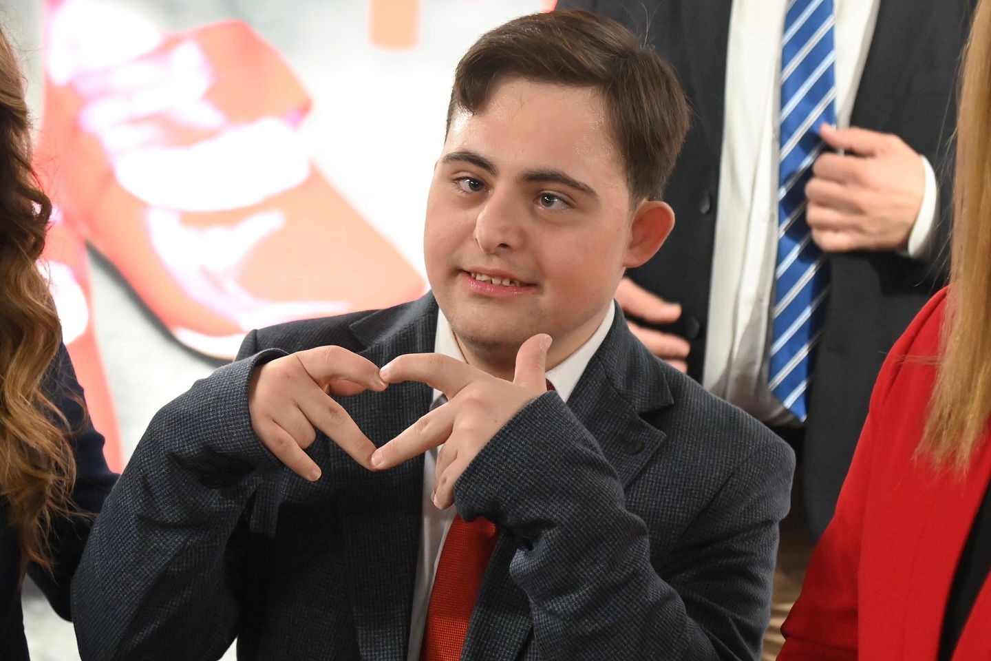 Down Sendromlu Fotoğraf Sanatçısı Volkan Niyazi Madaslı’dan Anlamlı Sergi: “Masumiyetin