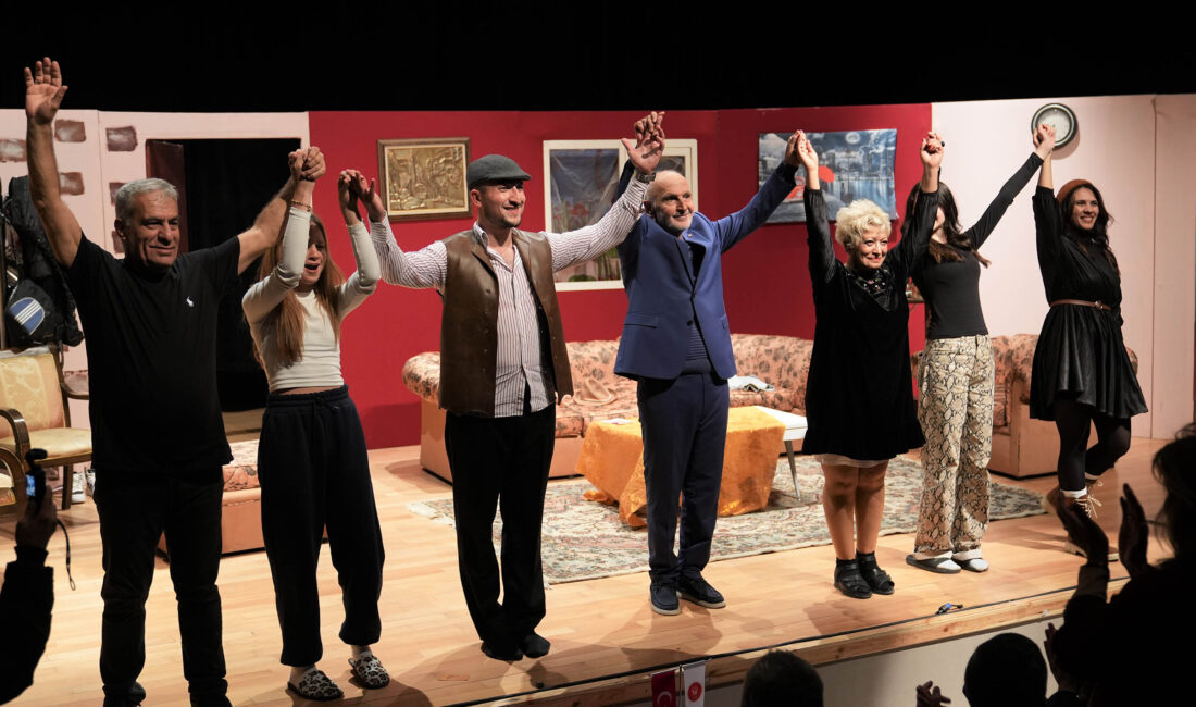 Babam Geri Döndü Tiyatro Oyunu Keçiören’de Büyük İlgi Gördü Keçiören