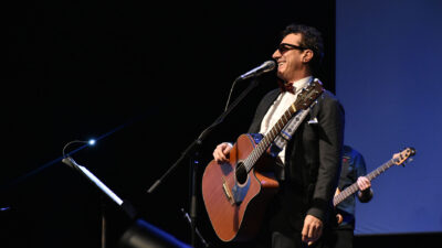 Büyükçekmece’de Ayna Rüzgarı Esti Büyükçekmece’de Ayna Rüzgarı Esti 90’ların efsane grubu Ayna, unutulmaz şarkılarıyla