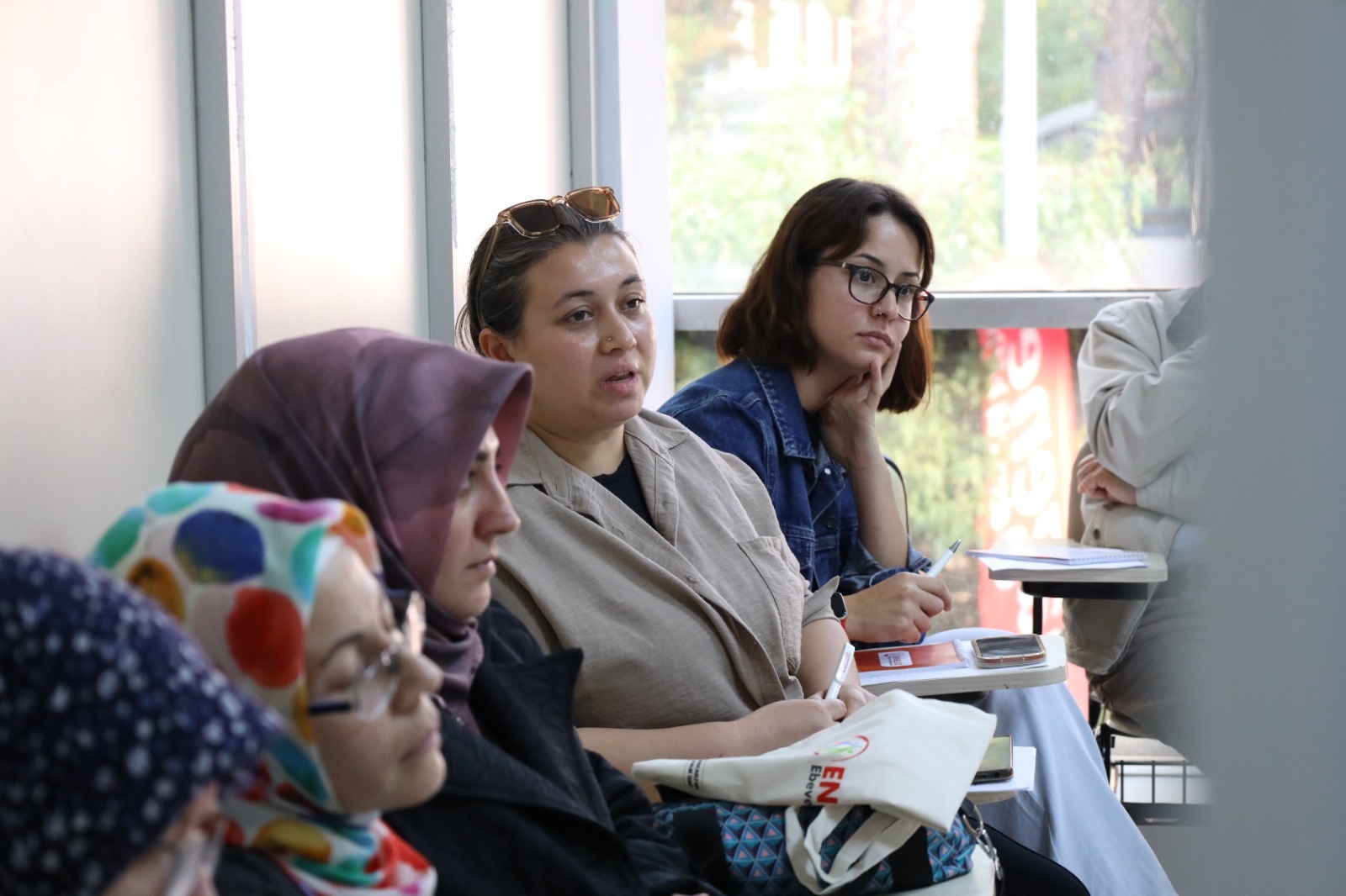 İzmit Belediyesi “Engelsiz Ebeveyn Akademisi” Cumhuriyet Yaşam Merkezi’ndeki İlk Eğitimle