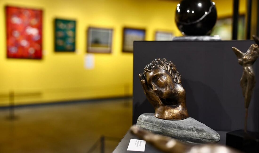 Eyüpsultan’da “Sonsuzluk ve Ötesi” sergisi sanatseverlerle buluştu Eyüpsultan Belediyesi’nin kültür-sanat