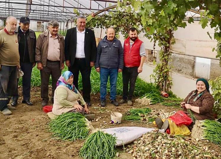 Ömer Fethi Gürer: “İktidar Çiftçiyi Topraktan Koparıyor” Ömer Fethi Gürer: “İktidar Çiftçiyi Topraktan Koparıyor” CHP Niğde Milletvekili
