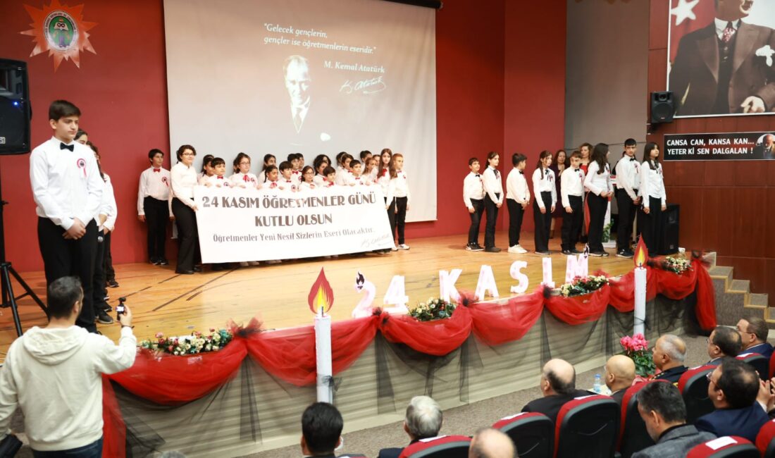 Derince’de Öğretmenler Günü Coşkusu Derince’de Öğretmenler Günü Coşkusu 24 Kasım Öğretmenler Günü dolayısıyla Derince’de