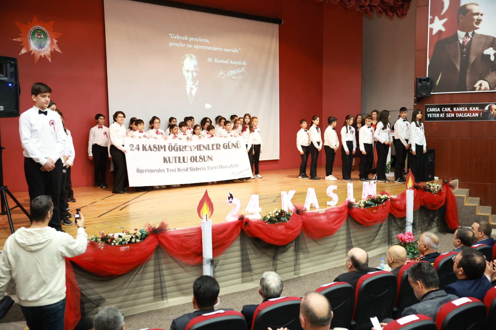 Derince’de Öğretmenler Günü Coşkusu  24 Kasım Öğretmenler Günü dolayısıyla Derince’de