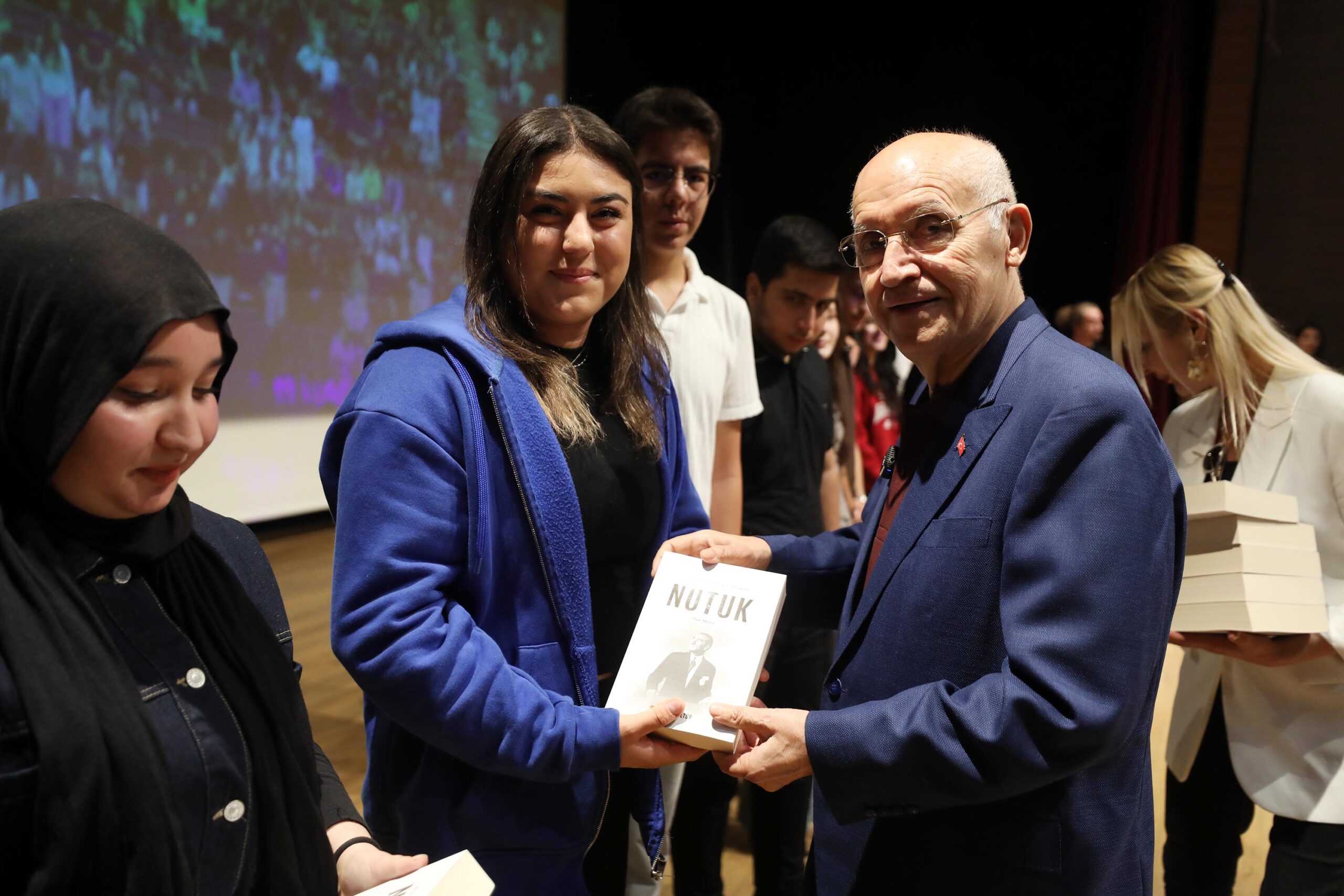 Fethi Yaşar Öğrenci ve Velilerle Bir Araya Geldi Yenimahalle Belediyesi’nin