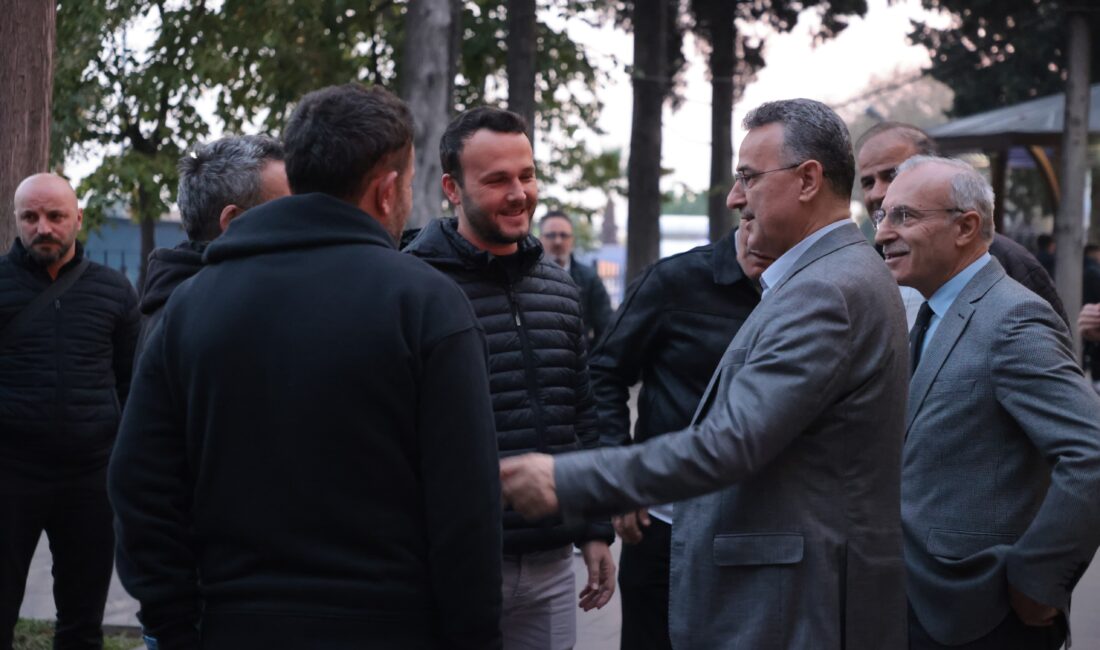 ‘İlkadım’da Caddeler Yeni Aydınlatmalarla Parlayacak’ ‘İlkadım’da Caddeler Yeni Aydınlatmalarla Parlayacak’ Kale Mahallesi’nde esnaf ziyareti yapan