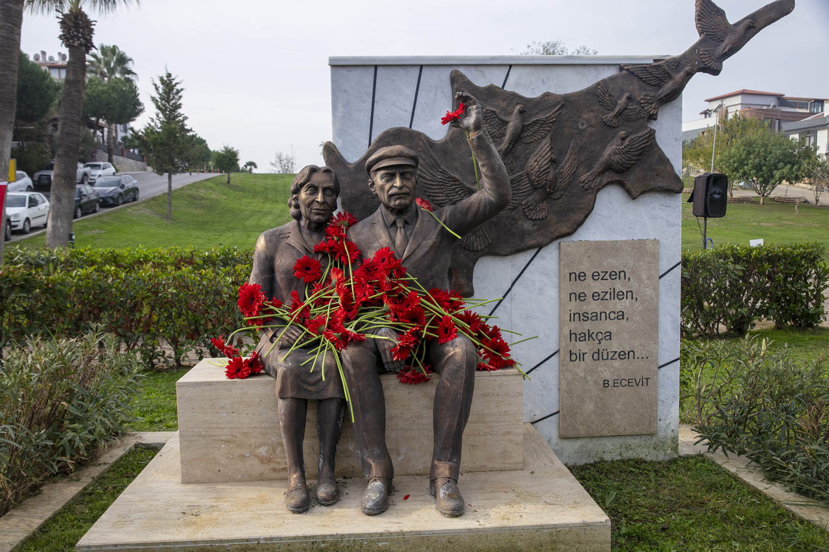 ”Karaoğlan” 19. Yılında Güzelbahçe’de Anıldı Eski Başbakanlardan Bülent Ecevit vefatının