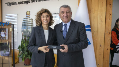 Güzelbahçe Belediyesi’nden 24 Kasım’a Anlamlı Hediye Güzelbahçe Belediyesi’nden 24 Kasım’a Anlamlı Hediye Güzelbahçe Belediye Başkanı Mustafa