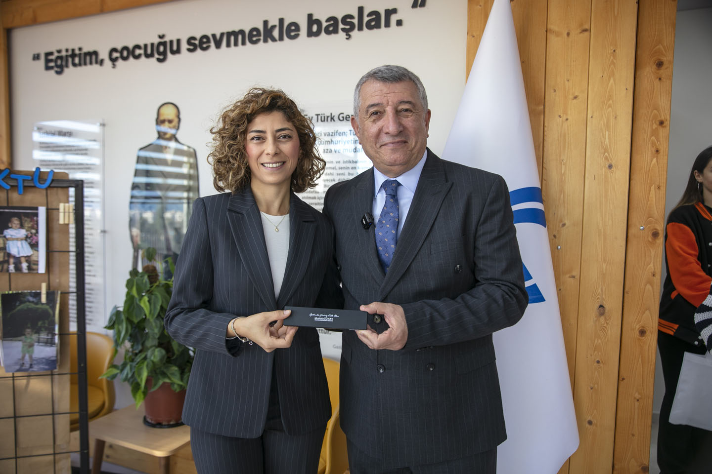 Güzelbahçe Belediyesi’nden 24 Kasım’a Anlamlı Hediye Güzelbahçe Belediye Başkanı Mustafa