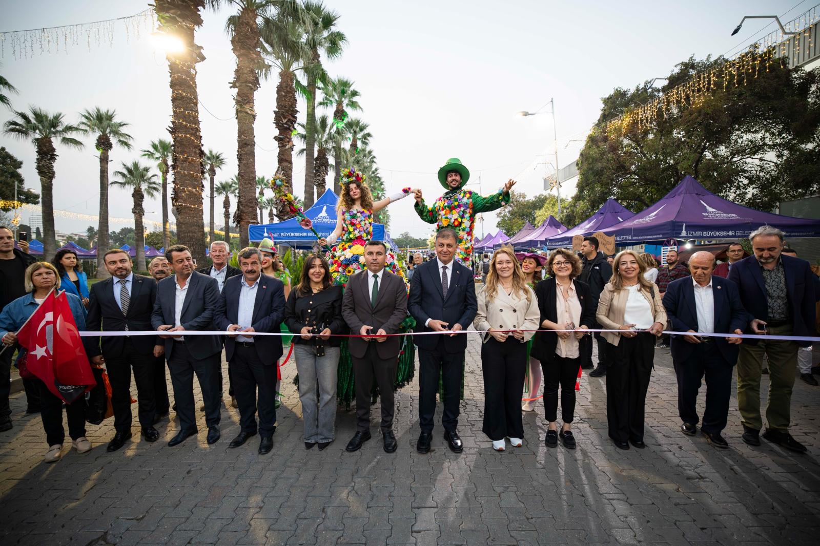 İzmir Büyükşehir Belediye Başkanı Dr. Cemil Tugay, İzmir Büyükşehir Belediyesi'nin