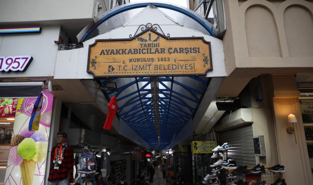 İzmit Belediyesi Tarihi Ayakkabıcılar Çarşısı’nın Çatısını Yeniledi İzmit Belediyesi Tarihi Ayakkabıcılar Çarşısı’nın Çatısını Yeniledi İzmit Belediyesi, Tarihi