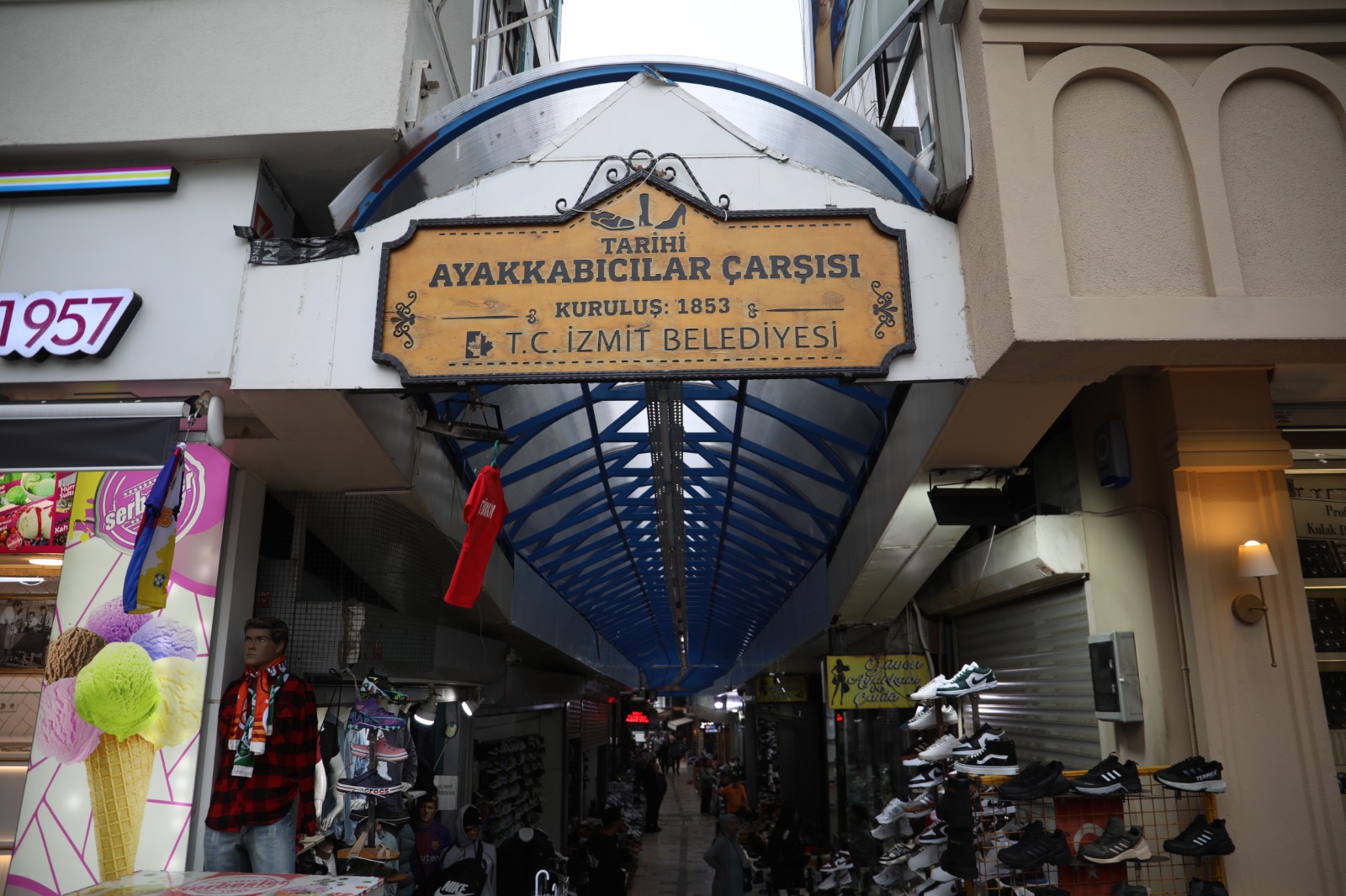 İzmit Belediyesi Tarihi Ayakkabıcılar Çarşısı’nın Çatısını Yeniledi İzmit Belediyesi, Tarihi