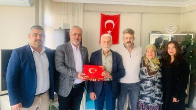 İzmit Belediyesi’nden Başiskele’de Kıbrıs Gazilerine Anlamlı Ziyaret İzmit Belediyesi Sosyal