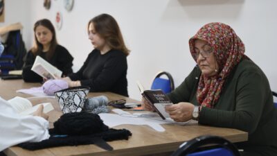 Nevşehir Belediyesi Kursiyerlerine Kitap Okuma Etkinliği  Nevşehir Belediyesi tarafından yürütülen