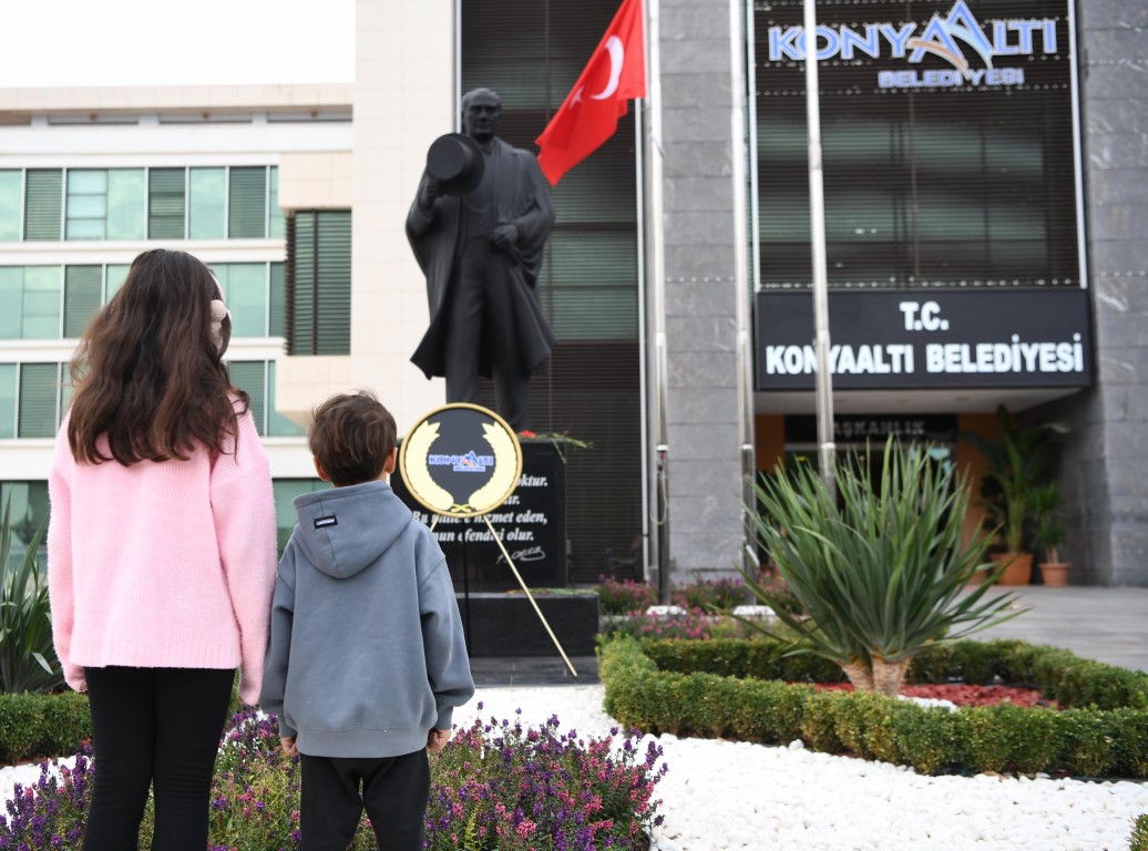 Konyaaltı Belediyesi Gazi Mustafa Kemal Atatürk’ün ebediyete intikalinin 87’nci yılı
