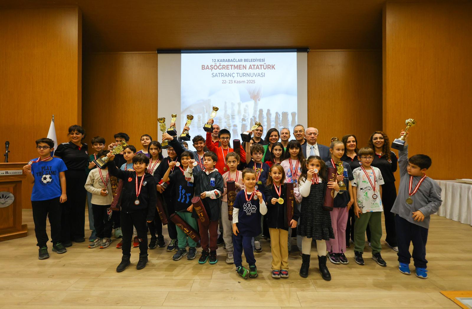 Geleceğin Satranççıları Karabağlar ‘da Buluştu Karabağlar Belediyesi, 24 Kasım Öğretmenler