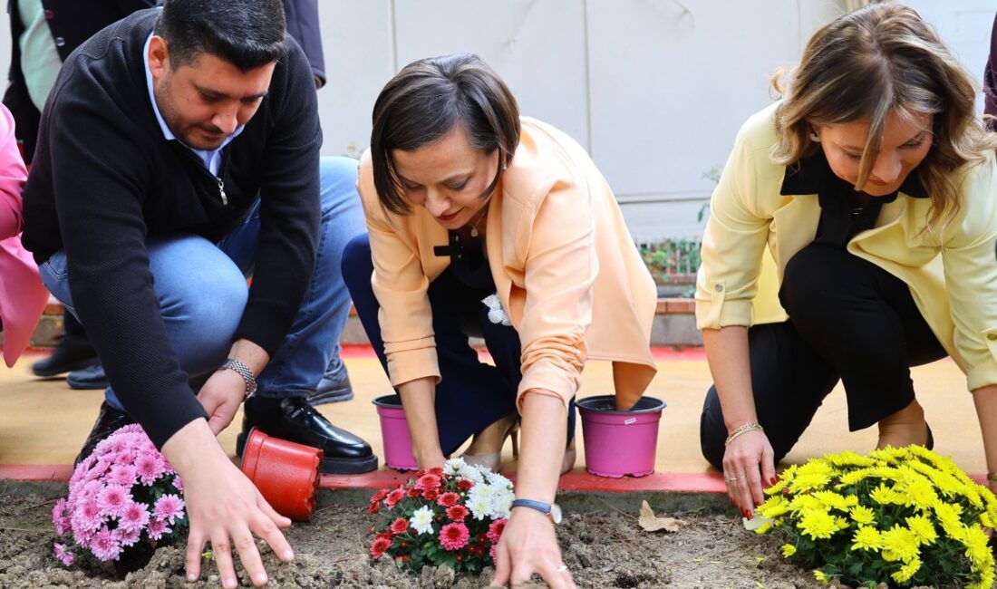 Karabağlar ‘da Parklar Yenileniyor, Mahalleler Güzelleşiyor Yenilenen Beç Parkı Karabağlar’a yakıştı.
