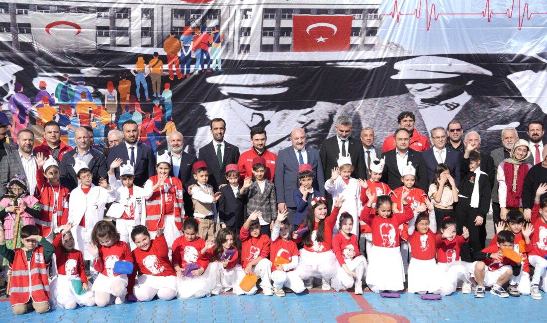 Kartal’da ‘Kızılay Haftası’ Öğrenci Etkinliği ile Kutlandı Kartal’da Kızılay Haftası,