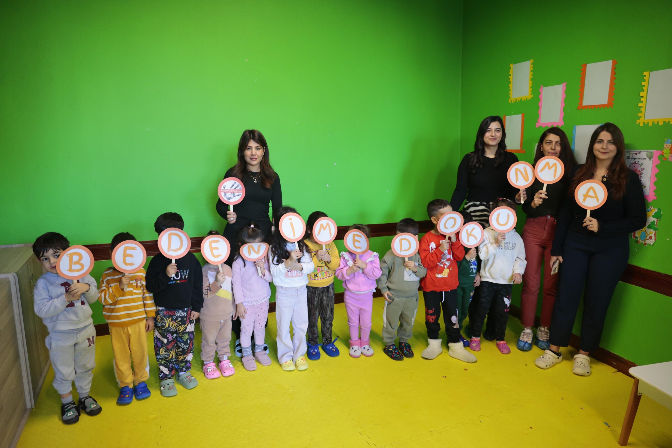 Konak Belediyesi bünyesinde faaliyet gösteren Mutlu Çocuklar Oyun Evleri’nde bulunan