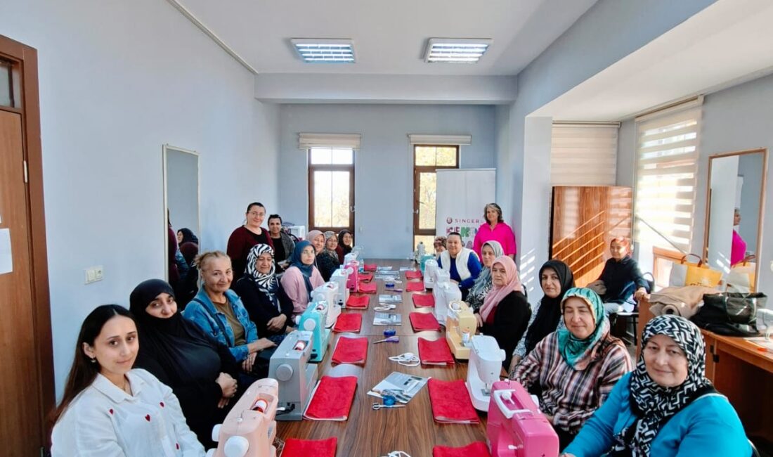 Dikiş makineleri tanıtıldı, el emeği çantalar üretildi.