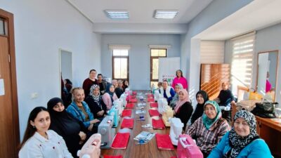 Dikiş makineleri tanıtıldı, el emeği çantalar üretildi.