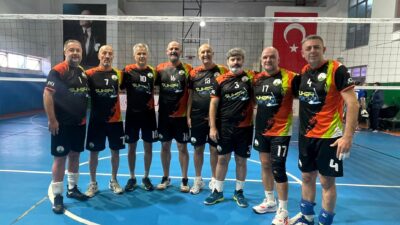Osmangazi’nin Veteran Voleybolcuları Zirveye Çıktı Osmangazi Belediyespor Veteran Voleybol Takımı sporcuları, Muğla’da düzenlenen Veteranlar
Turnuvası’nda etkileyici