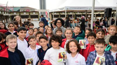 Osmangazi Kitap Fuarı Zengin İçeriğiyle Sürüyor.