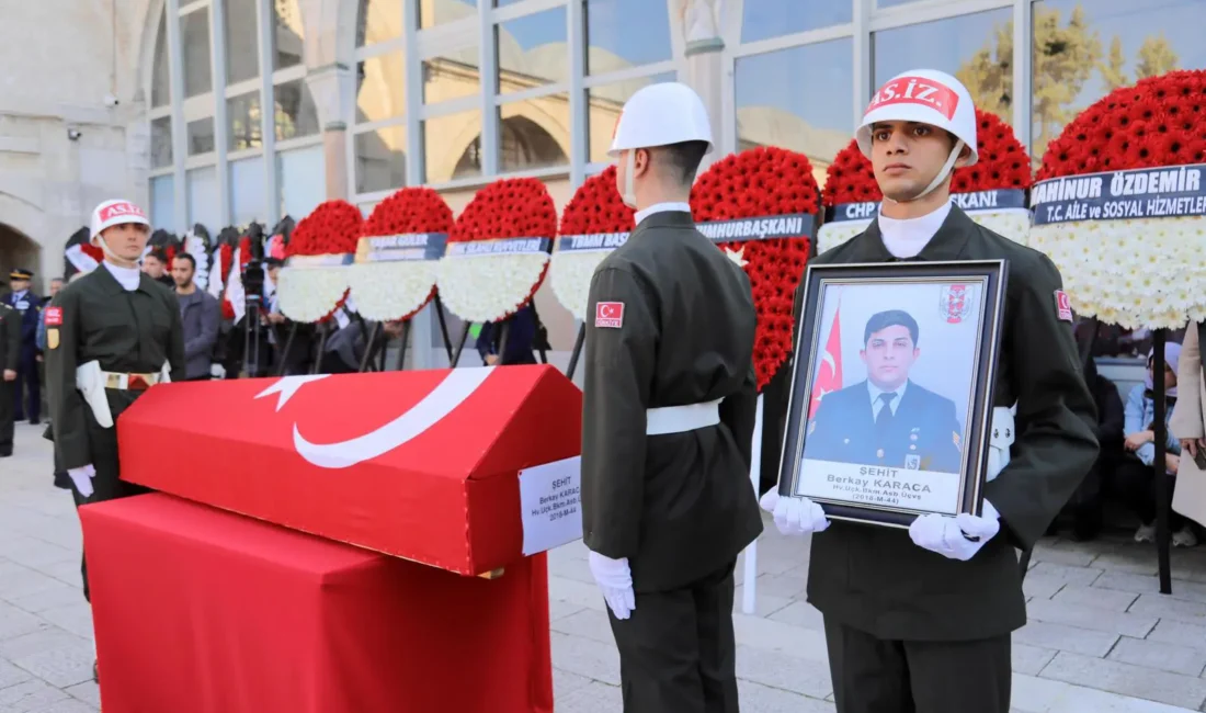 Filiz Gencan, Şehit Berkay Karaca’yı Son Yolculuğuna Uğurladı Filiz Gencan, Şehit Berkay Karaca’yı Son Yolculuğuna Uğurladı Gürcistan’da düşen