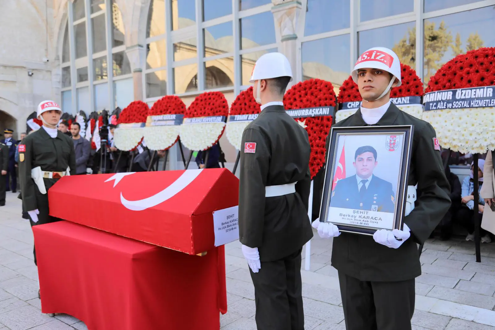 Filiz Gencan, Şehit Berkay Karaca’yı Son Yolculuğuna Uğurladı Gürcistan’da düşen