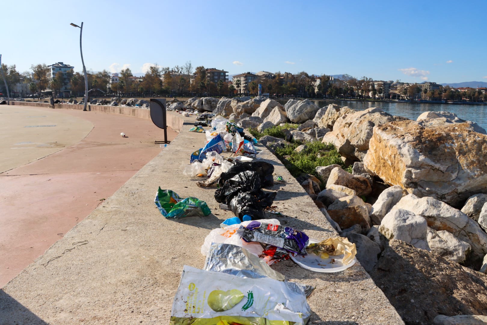 “Yalova Şiir Yolu” Kayalıklarından Çıkan Atıklar Pes Dedirtti Yalova’nın en