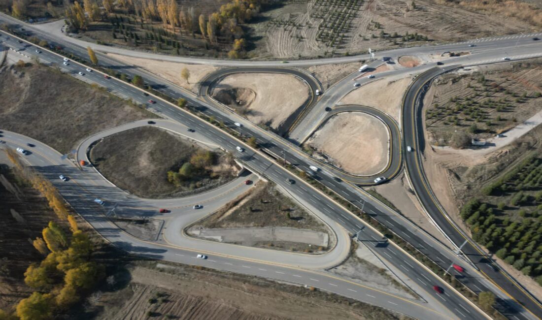 Sabancı-Ankara Bulvarı Kavşağı Yonca Tipi Düzenlemeyle Yeniden Hizmete Açıldı Sabancı-Ankara Bulvarı Kavşağı Yonca Tipi Düzenlemeyle Yeniden Hizmete Açıldı Ankara