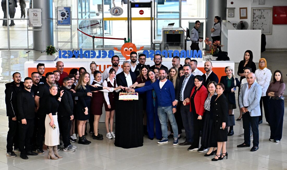 Turunç Masa 11 Yaşında Antalya Muratpaşa Belediye Başkanı Ümit Uysal,