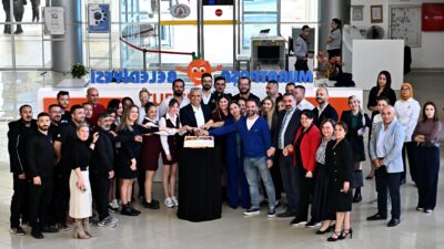 Turunç Masa 11 Yaşında Antalya Muratpaşa Belediye Başkanı Ümit Uysal,