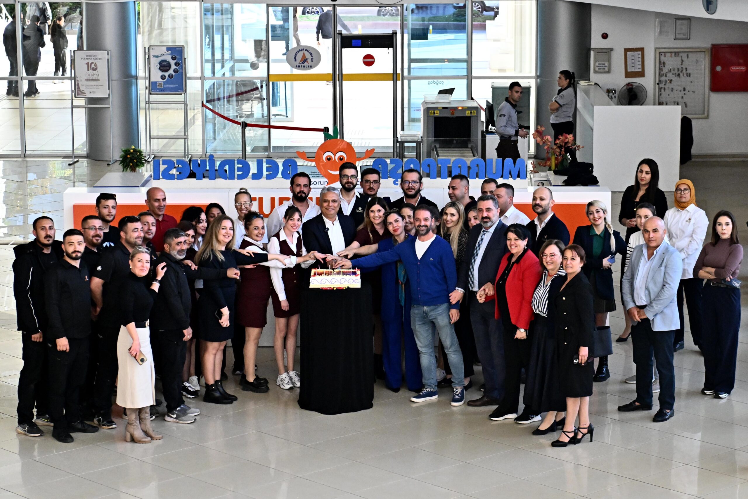 Turunç Masa 11 Yaşında Antalya Muratpaşa Belediye Başkanı Ümit Uysal,