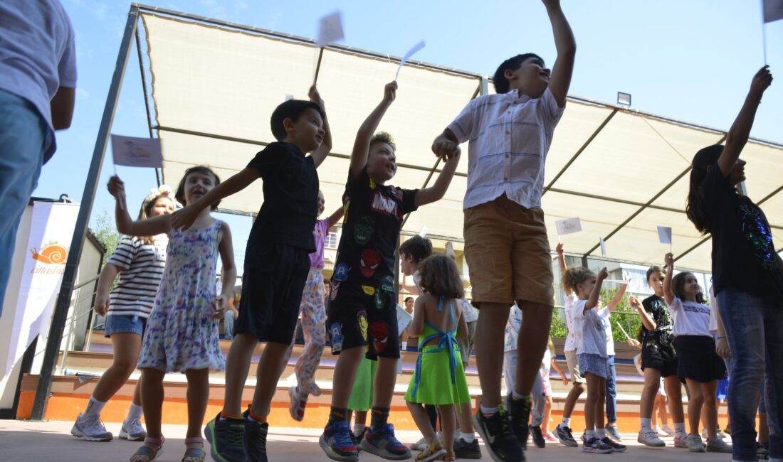 Sanatçılar Şehri’ne yaraşır sanat ve bilim içerikli atölyeleriyle Seferihisarlı çocuklara