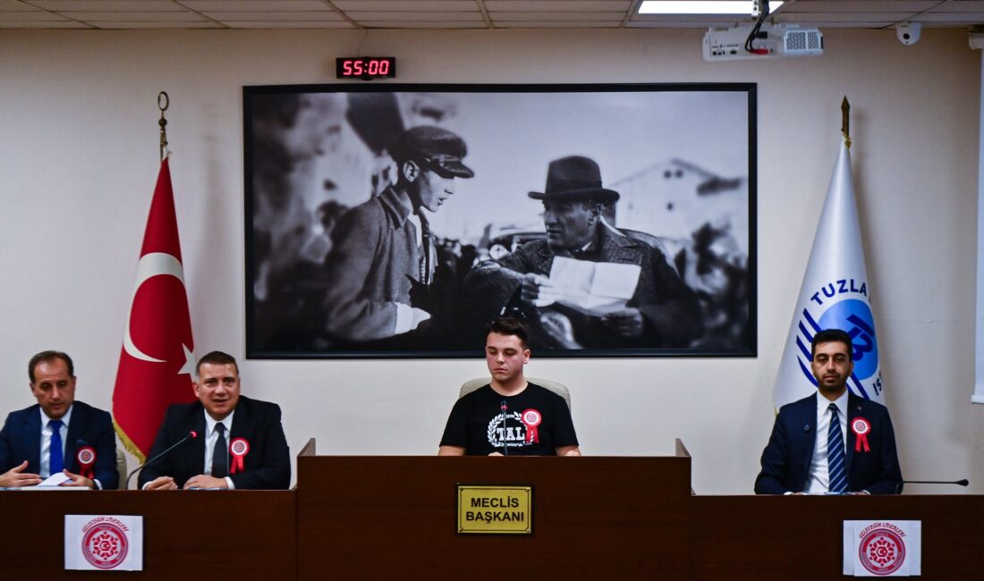 Tuzla Öğrenci Meclisi Yeni Dönemi “Vefa” Temasıyla Açtı Tuzla Öğrenci Meclisi Yeni Dönemi “Vefa” Temasıyla Açtı Tuzla Öğrenci