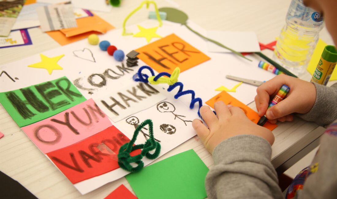 Kadıköy Belediyesi'nin düzenlediği Çocuk Hakları Şenliği, 22–23 Kasım tarihlerinde Halis