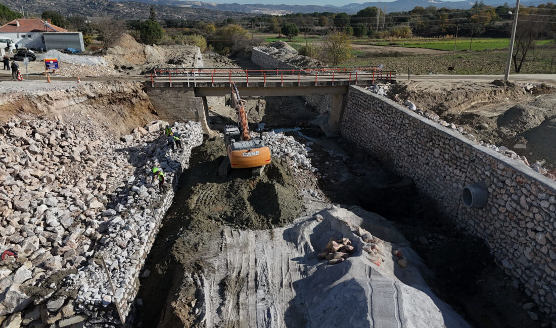 Muğla Büyükşehir Belediyesi, Yatağan’ın Hacıbayramlar Mahallesi’nde
özellikle yağışlı dönemlerde zemin çökmesi