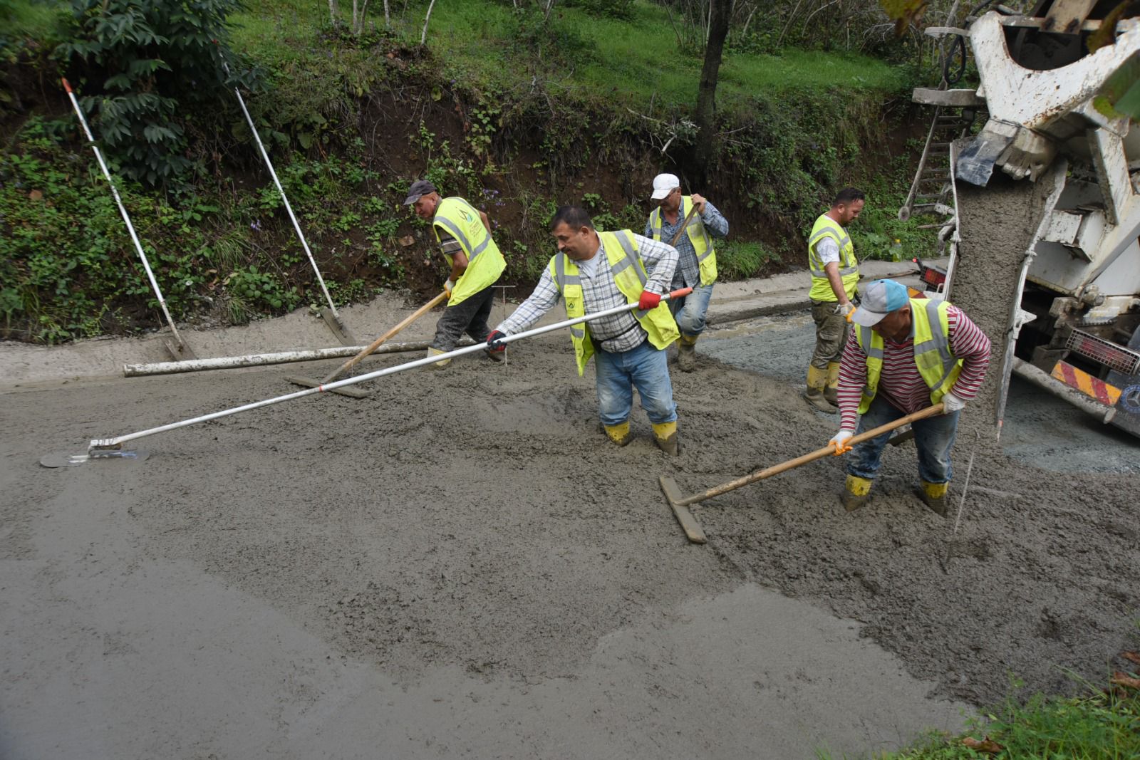 Altınordu’da Kırsal Mahallelere Yatırımlar Sürüyor Altınordu Belediyesi, kırsal mahallelerde yürüttüğü