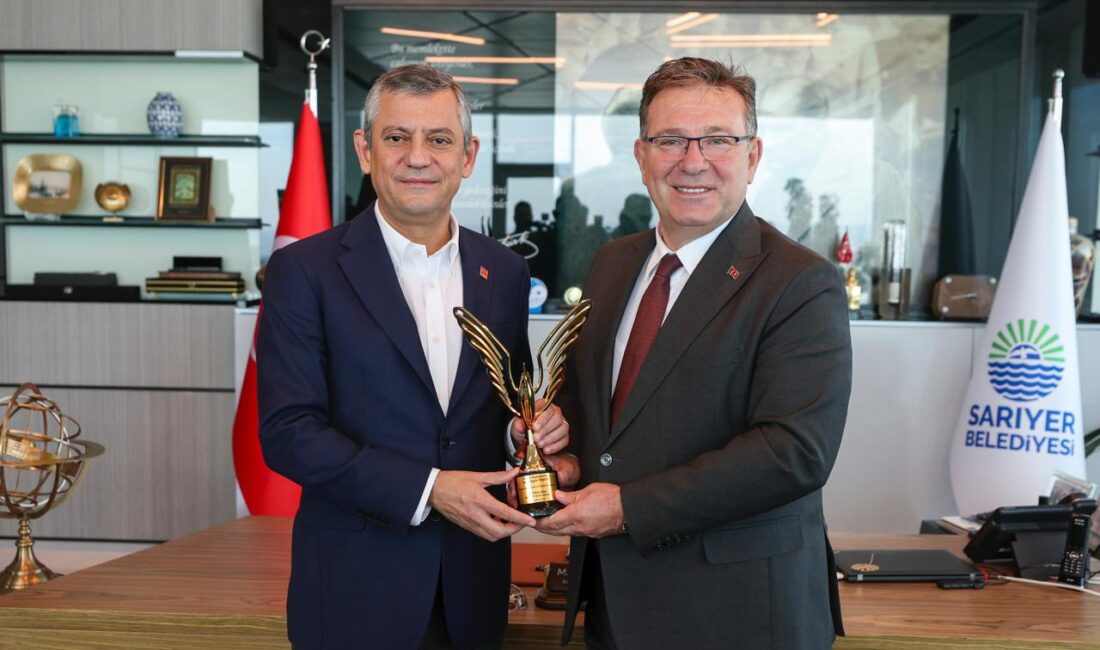 Özgür Özel’den Başkan M. Oktay Aksu’ya Ziyaret: “Erdal İnönü’yü Andık, Belediye Ailesiyle Bir Aradayız” Cumhuriyet Halk Partisi Genel Başkanı Özgür Özel, İstanbul programı kapsamında