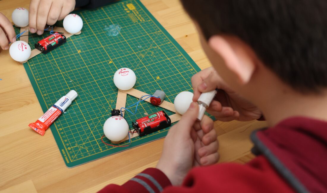 Uşak Belediyesi’nden Ücretsiz Bilimsel  Eğitim Uşak Belediyesi’nden Ücretsiz Bilimsel Eğitim Uşak Belediyesi, öğrencilerin akademik başarılarına