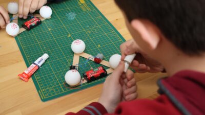 Uşak Belediyesi’nden Ücretsiz Bilimsel Eğitim Uşak Belediyesi, öğrencilerin akademik başarılarına