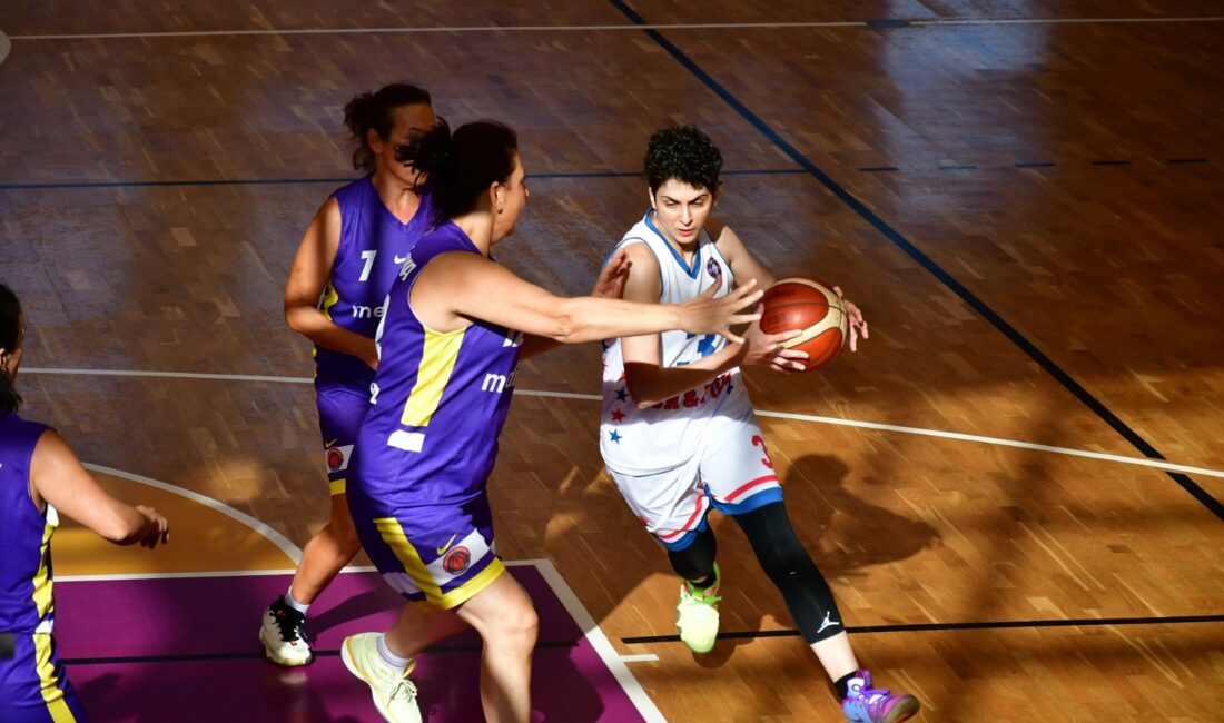 Lüleburgaz Belediyesi’nin düzenlediği Kadınlar Spor Turnuvası Cumhuriyet Kupası, final karşılaşmaları