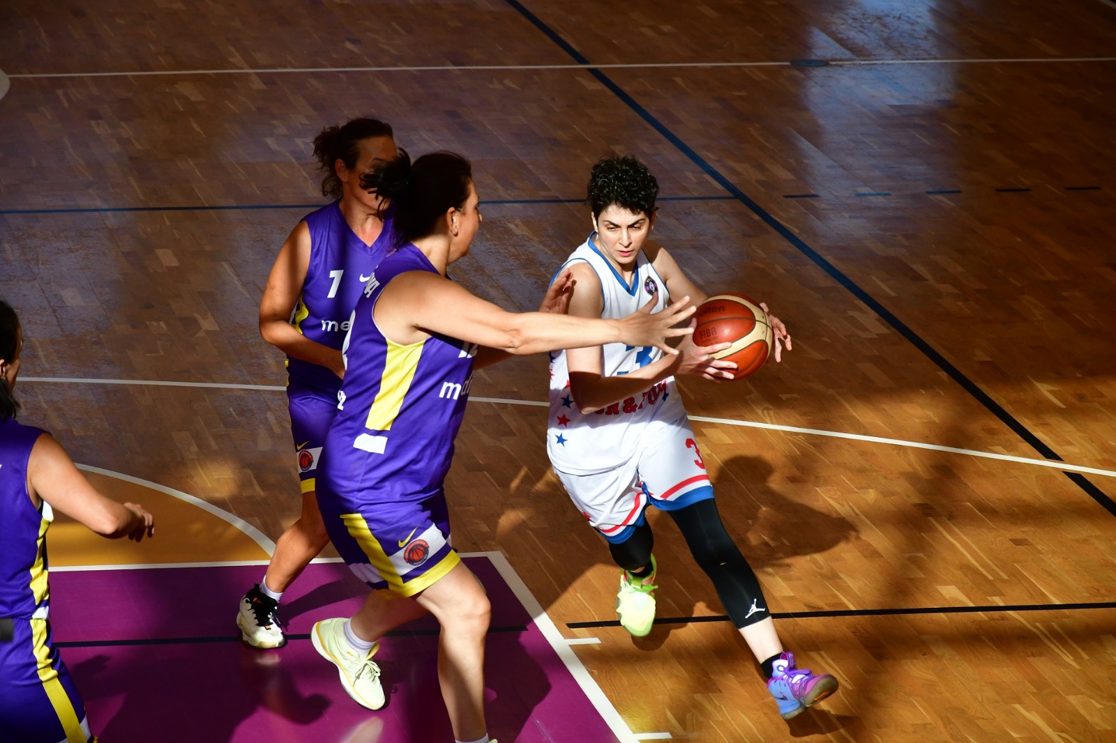 Lüleburgaz Belediyesi’nin düzenlediği Kadınlar Spor Turnuvası Cumhuriyet Kupası, final karşılaşmaları