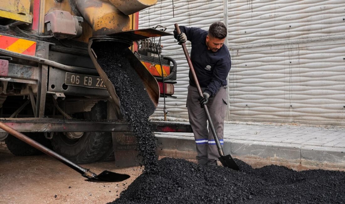 Etimesgut’ta Asfalt Bakım ve Onarım Çalışmaları Hız Kesmeden Devam Ediyor Etimesgut’ta Asfalt Bakım ve Onarım Çalışmaları Hız Kesmeden Devam Ediyor